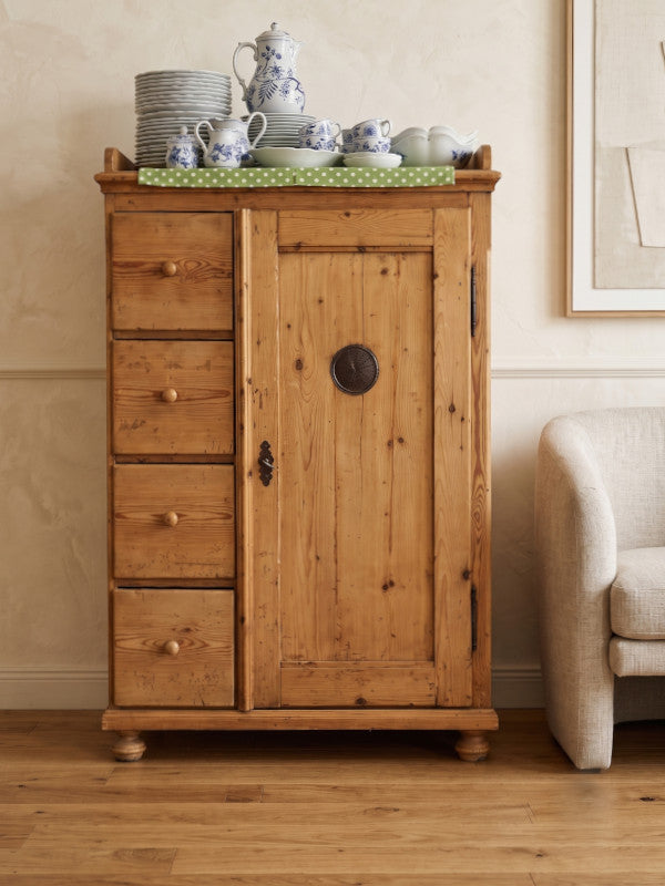 Süddeutscher Vorratsschrank - Biedermeier Weichholz Schrank - 96 x 44 x 146 cm